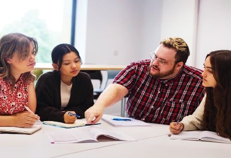 Advisors Guide Bright Scholar Education Towards Privatization